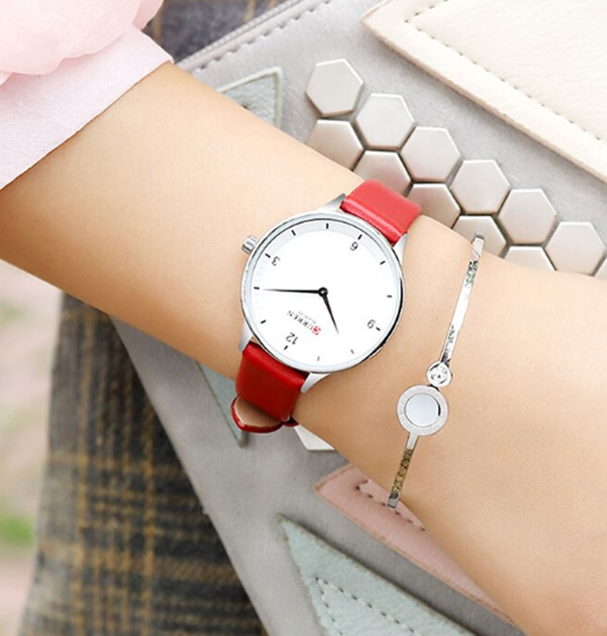 CURREN 9039 Women's Leather Straps Watch